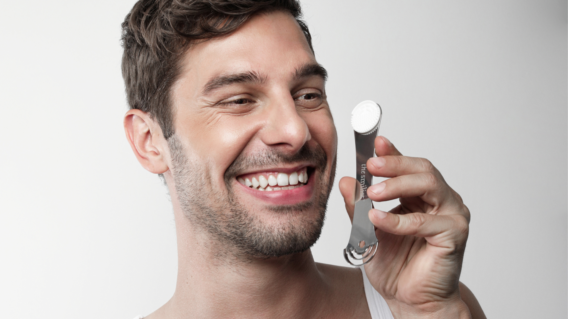 Tongue scraper: why should you use it for better oral health?